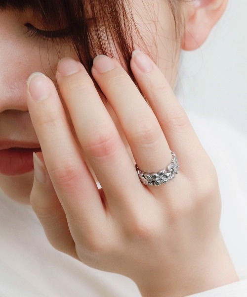 Stelino(ステリノ)の「ハワイアンジュエリーリング 型抜き プルメリア スクロール ワイド 幅7.5mm 金属アレルギー対応(リング・レディース・ゴールド/シルバー/ピンクゴールド・3号/5号/7号/9号/11号/13号/15号)」の7枚目の写真