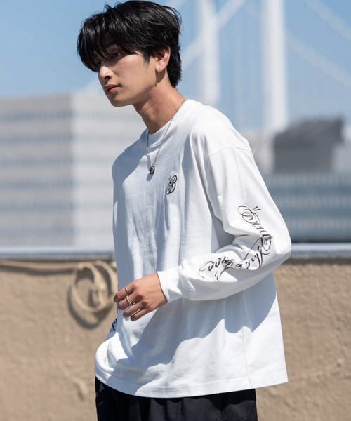 WEGO(ウィゴー)の「WEGO/【26年秋冬新作】アクセ付きスクリプトグラフィックT(LS)(Tシャツ/カットソー・メンズ・ホワイト/ブラック・MEDIUM/LARGE)」の2枚目の写真