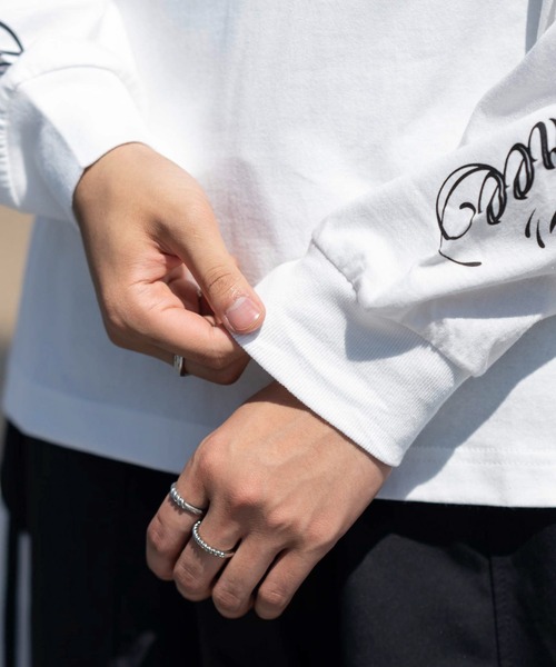 WEGO(ウィゴー)の「WEGO/【26年秋冬新作】アクセ付きスクリプトグラフィックT(LS)(Tシャツ/カットソー・メンズ・ホワイト/ブラック・MEDIUM/LARGE)」の5枚目の写真