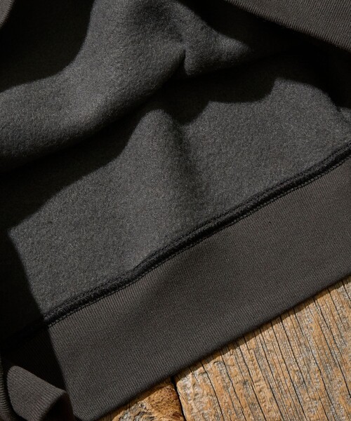 FREAK'S STORE（フリークスストア）の「KAVU/カブー 限定展開 KAVU × FREAK'S STORE / 別注 KV レオパードロゴ スウェット（スウェット・メンズ・ベージュ/アッシュグレー/スミクロ・LARGE/MEDIUM/SMALL）」の21枚目の写真
