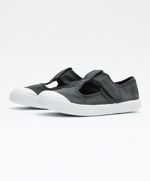 こども ビームス（コドモビームス）の「victoria / Sandalia (15～21.5cm)（スニーカー・キッズ・ホワイト/ブラック系その他/サックスブルー・24(15cm）/28(17.5)/30(18.5)/31(19cm)/32(20cm）/23(14.5)/22(13.5)/26(16cm）/27(17cm）/29(18cm)/33(20.5)/25(15.5)/34(21.5)）」の2枚目の写真