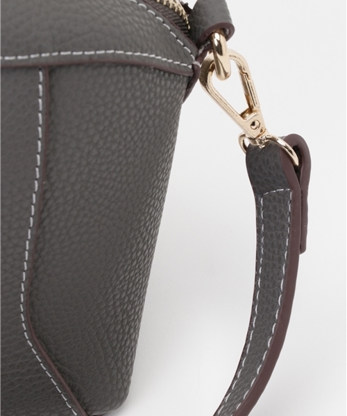 PLAIN CLOTHING(プレーンクロージング)の「ラウンドハンドバッグ/ショルダーバッグ【PLAIN CLOTHING】(ショルダーバッグ・レディース・ブラック/ボルドー/キャメル/グレー・FREE)」の6枚目の写真