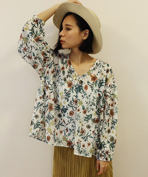 DOUBLE NAME（ダブルネーム）の「花柄ロマンチックブラウス（シャツ/ブラウス・レディース・オフホワイト/レッド/ブラック・FREE）」の2枚目の写真