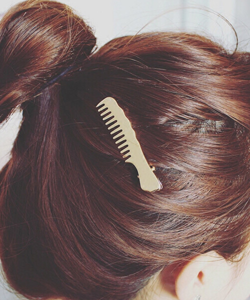 Fun & Daily(ファンアンドデイリー)の「F&D : くしモチーフヘアクリップ(バレッタ/ヘアクリップ・レディース・ゴールド/シルバー/グレー/ネイビー/ブラック・FREE)」の1枚目の写真