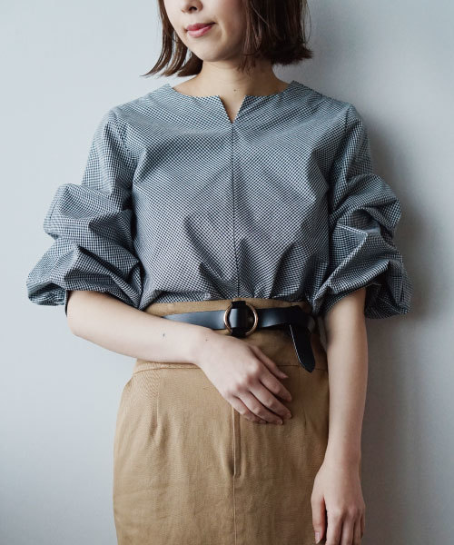 laboratory work(ラボラトリーワーク)の「4wayアレンジ ボリューム袖ブラウス(シャツ/ブラウス・レディース・ホワイト/ネイビー/ブラック/オフホワイト/ブルー系その他・MEDIUM)」の3枚目の写真