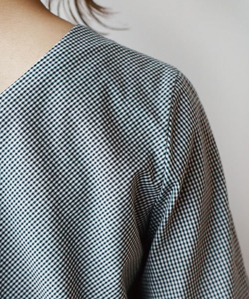 laboratory work(ラボラトリーワーク)の「4wayアレンジ ボリューム袖ブラウス(シャツ/ブラウス・レディース・ホワイト/ネイビー/ブラック/オフホワイト/ブルー系その他・MEDIUM)」の16枚目の写真