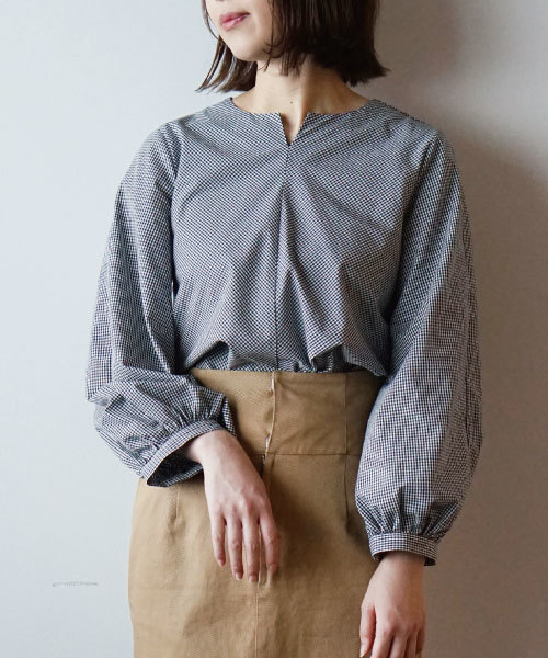 laboratory work(ラボラトリーワーク)の「4wayアレンジ ボリューム袖ブラウス(シャツ/ブラウス・レディース・ホワイト/ネイビー/ブラック/オフホワイト/ブルー系その他・MEDIUM)」の13枚目の写真