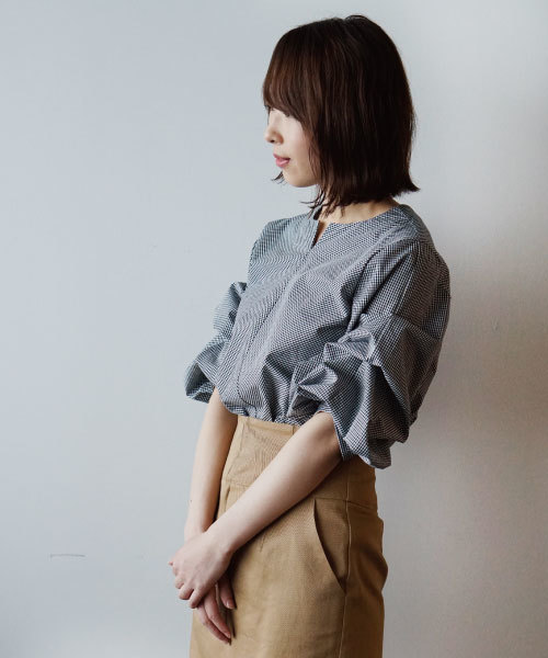 laboratory work(ラボラトリーワーク)の「4wayアレンジ ボリューム袖ブラウス(シャツ/ブラウス・レディース・ホワイト/ネイビー/ブラック/オフホワイト/ブルー系その他・MEDIUM)」の15枚目の写真