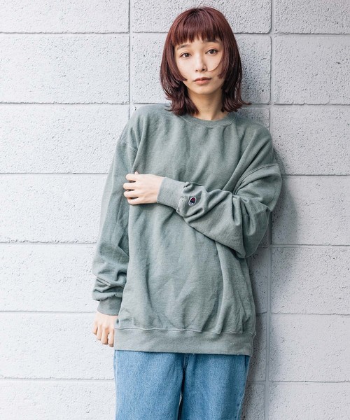 Champion（チャンピオン）の「【Champion】チャンピオン ピグメント加工 ライト裏起毛 オーバーサイズ クルーネックスウェット（スウェット・レディース・ベージュ/グリーン・M/L/XL）」の2枚目の写真