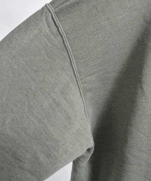 Champion（チャンピオン）の「【Champion】チャンピオン ピグメント加工 ライト裏起毛 オーバーサイズ クルーネックスウェット（スウェット・レディース・ベージュ/グリーン・M/L/XL）」の4枚目の写真