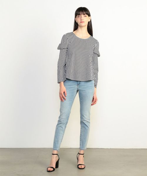 ARMANI EXCHANGE(アルマーニエクスチェンジ)の「【A|Xアルマーニ エクスチェンジ】ピンストライプ ブラウス(シャツ/ブラウス・レディース・ブラック/レッド・SMALL/MEDIUM/X-SMALL)」の5枚目の写真