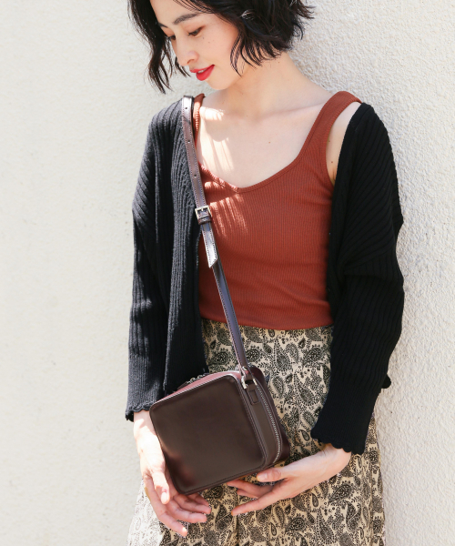 LOWRYS FARM(ローリーズファーム)の「スクエアショルダーBAG 844090(ショルダーバッグ・レディース・ブラック/ブラウン/グリーン・FREE)」の2枚目の写真