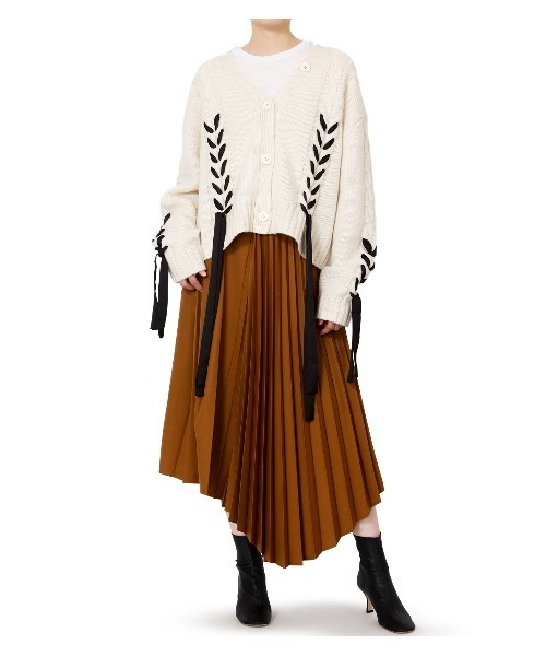 LE CIEL BLEU（ルシェルブルー）の「Laceup Cable Knit Cardigan（ニット/セーター・レディース・ホワイト/ライトグレー/ベージュ・36）」の6枚目の写真