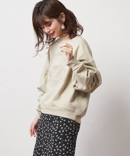 natural couture（ナチュラルクチュール）の「立体ワントーン刺繍裏起毛プルオーバー（スウェット・レディース・ベージュ/オフホワイト/グリーン系その他/スミクロ・FREE）」の4枚目の写真
