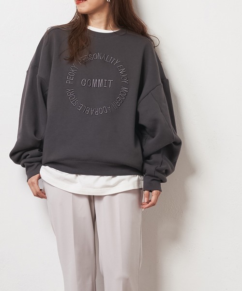 natural couture（ナチュラルクチュール）の「立体ワントーン刺繍裏起毛プルオーバー（スウェット・レディース・ベージュ/オフホワイト/グリーン系その他/スミクロ・FREE）」の2枚目の写真