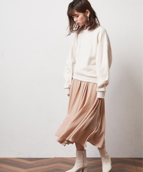 natural couture（ナチュラルクチュール）の「立体ワントーン刺繍裏起毛プルオーバー（スウェット・レディース・ベージュ/オフホワイト/グリーン系その他/スミクロ・FREE）」の5枚目の写真