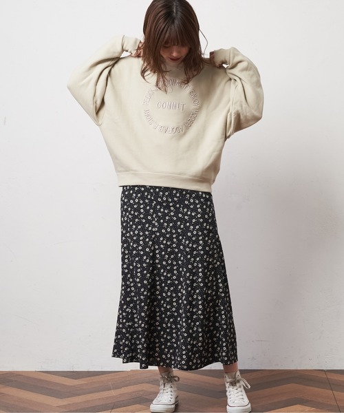 natural couture（ナチュラルクチュール）の「立体ワントーン刺繍裏起毛プルオーバー（スウェット・レディース・ベージュ/オフホワイト/グリーン系その他/スミクロ・FREE）」の16枚目の写真