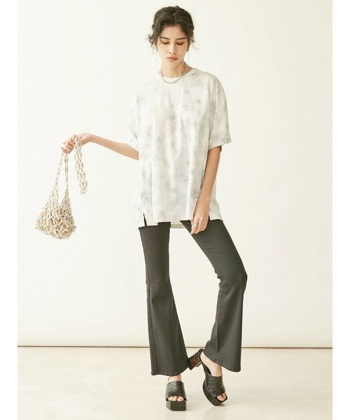 EVRIS（エヴリス）の「BASICフレアーDENIM PT（デニムパンツ・レディース・ブラック/インディゴブルー・SMALL/MEDIUM）」の16枚目の写真