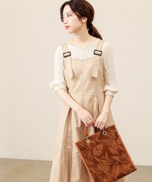 natural couture（ナチュラルクチュール）の「【WEB限定カラー有り】配色ステッチジャンスカ（ジャンパースカート・レディース・ブラウン/ブルー系その他/ベージュ・FREE）」の4枚目の写真