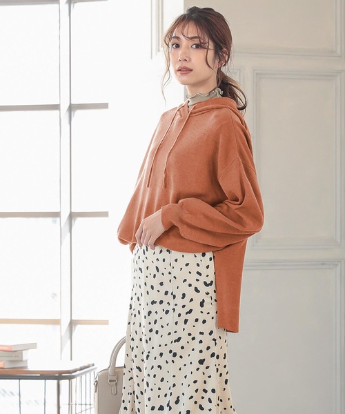 KOBE LETTUCE(コウベレタス)の「サイドスリットフーディニットトップス(ニット/セーター・レディース・アイボリー/チャコール/オレンジ/オリーブ/グレイッシュベージュ/パープル/ブラック・FREE)」の7枚目の写真