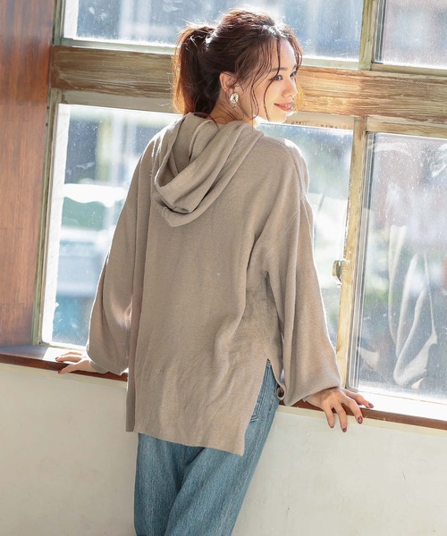 KOBE LETTUCE(コウベレタス)の「サイドスリットフーディニットトップス(ニット/セーター・レディース・アイボリー/チャコール/オレンジ/オリーブ/グレイッシュベージュ/パープル/ブラック・FREE)」の14枚目の写真