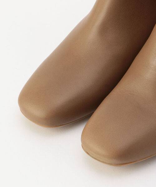 NOLLEY’S（ノーリーズ）の「【REMME/ レメ】スクエアトゥショートブーツ（ブーツ・レディース・オフホワイト/ブラック/ブラウン/ベージュ・37/38/36）」の5枚目の写真