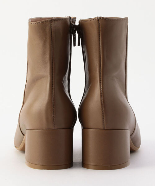 NOLLEY’S（ノーリーズ）の「【REMME/ レメ】スクエアトゥショートブーツ（ブーツ・レディース・オフホワイト/ブラック/ブラウン/ベージュ・37/38/36）」の7枚目の写真