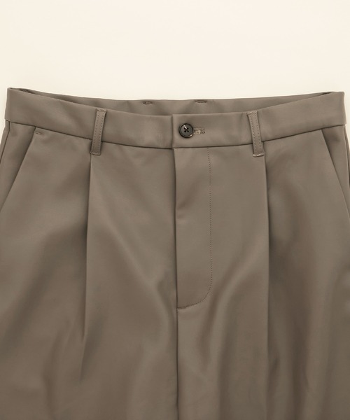 EMMA CLOTHES（エマクローズ）の「シンセティックレザー ワンタックセミワイドテーパードパンツ EMMA CLOTHES（その他パンツ・メンズ・ブラック/グレイッシュベージュ・S/M/L）」の6枚目の写真