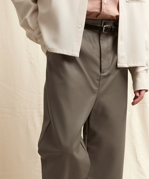 EMMA CLOTHES（エマクローズ）の「シンセティックレザー ワンタックセミワイドテーパードパンツ EMMA CLOTHES（その他パンツ・メンズ・ブラック/グレイッシュベージュ・S/M/L）」の21枚目の写真