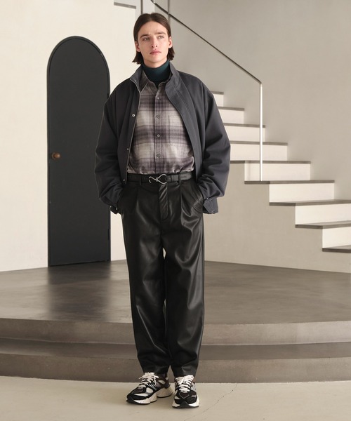 シンセティックレザー ワンタックセミワイドテーパードパンツ EMMA