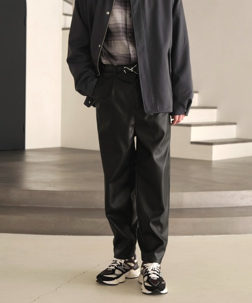 シンセティックレザー ワンタックセミワイドテーパードパンツ EMMA