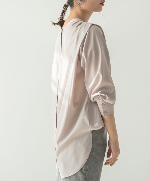 rectangle（レクタングル）の「2wayショルダータックシャツ（シャツ/ブラウス・レディース・ブラック/ベージュ/オフホワイト・FREE）」の2枚目の写真