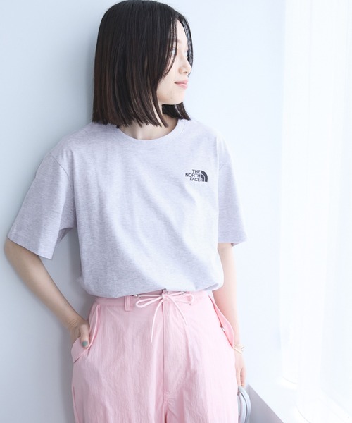 THE NORTH FACE（ザノースフェイス）の「【THE NORTH FACE(ザ・ノースフェイス)】ロゴプリント半袖Tシャツ  BASIC COTTON S/S R/TEE（Tシャツ/カットソー・レディース・ブラック/ホワイト/グレー/アイボリー/ライトベージュ/ライトグレー/ダークネイビー/ライトブラウン/ネイビー/グレー系・M/L/XL）」の6枚目の写真