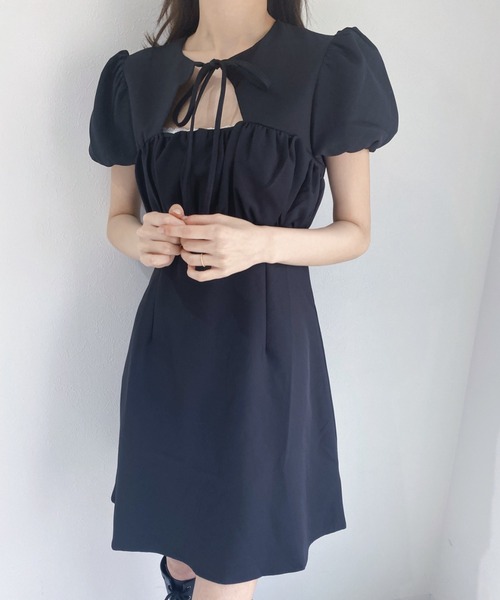 Loueme(ルエム)の「デコルテカットパフスリーブミニワンピース(ワンピース・レディース・ブラック・FREE)」の8枚目の写真