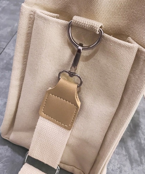 DAY CLOSET(デイ クローゼット)の「ショルダートート2WAYカジュアルバッグ+底板+肩掛け紐 3点セット(トートバッグ・レディース・ブラック/アイボリー・ONE SIZE)」の6枚目の写真