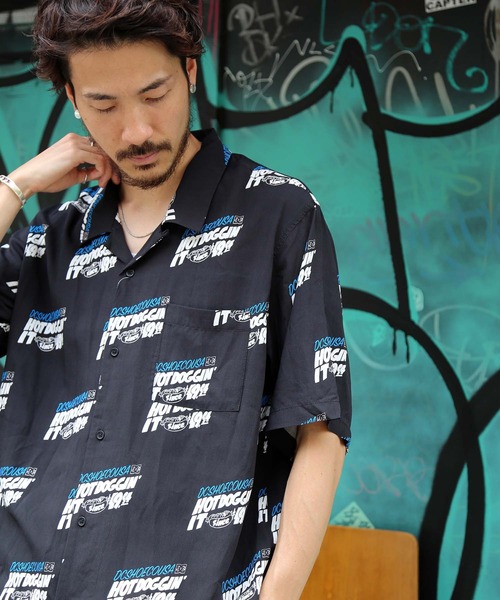 DC SHOES（ディーシーシューズ）の「21 ALLOVER SS SHIRT/DC総柄半袖シャツ（シャツ/ブラウス・メンズ・ブラック系その他/ブラック×ゴールド/マスタード/ブラック・X-LARGE/LARGE/MEDIUM）」の2枚目の写真