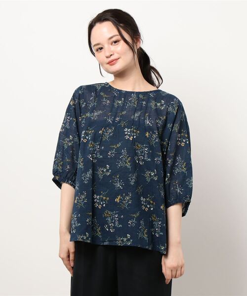 BELLUNA PLUS（ベルーナ）の「ガーゼ素材タックデザインブラウス（シャツ/ブラウス・レディース・ネイビー/オフホワイト/ブルー系その他・MEDIUM/LARGE/X-LARGE）」の12枚目の写真