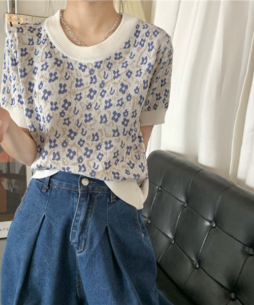 emi+（エミプラス）の「5分袖花柄リブサマーニットプルオーバー（Tシャツ/カットソー・レディース・ベージュ/ブルー/イエロー・FREE）」の4枚目の写真