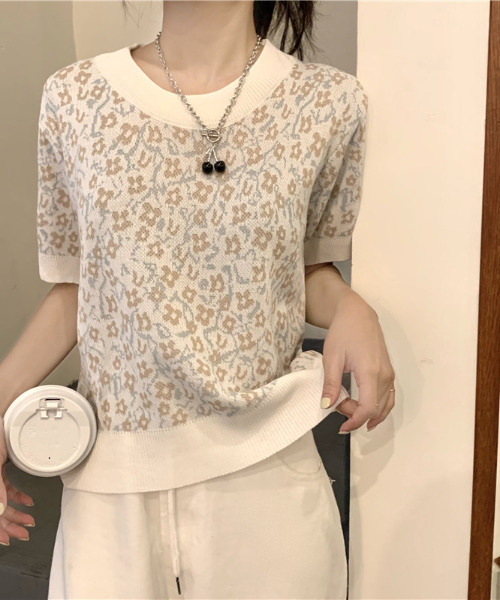 emi+（エミプラス）の「5分袖花柄リブサマーニットプルオーバー（Tシャツ/カットソー・レディース・ベージュ/ブルー/イエロー・FREE）」の7枚目の写真