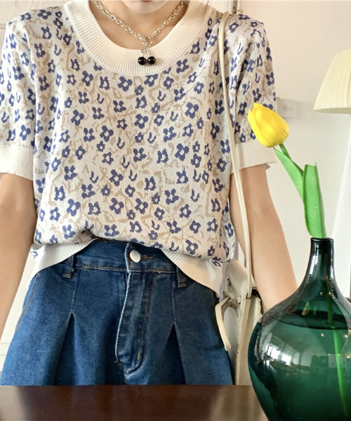 emi+（エミプラス）の「5分袖花柄リブサマーニットプルオーバー（Tシャツ/カットソー・レディース・ベージュ/ブルー/イエロー・FREE）」の5枚目の写真