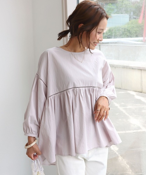 andme（アンドミー）の「コットンワッシャーボリューム袖ハシゴレースブラウス（シャツ/ブラウス・レディース・チャコールグレー/オフホワイト/ピンク系その他/グレイッシュベージュ・M）」の3枚目の写真