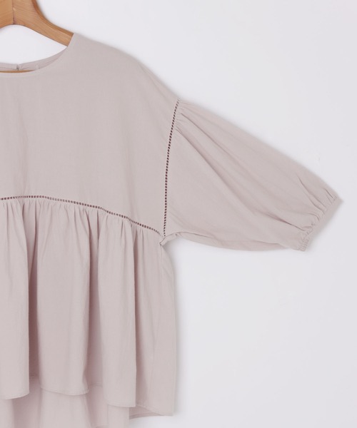 andme（アンドミー）の「コットンワッシャーボリューム袖ハシゴレースブラウス（シャツ/ブラウス・レディース・チャコールグレー/オフホワイト/ピンク系その他/グレイッシュベージュ・M）」の17枚目の写真