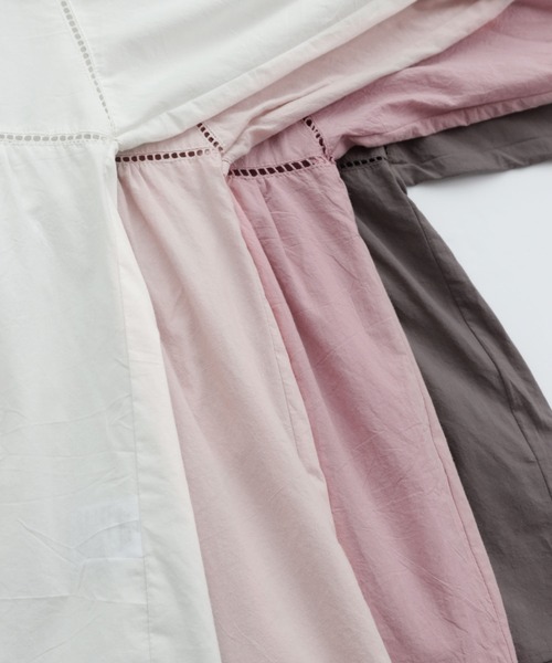 andme（アンドミー）の「コットンワッシャーボリューム袖ハシゴレースブラウス（シャツ/ブラウス・レディース・チャコールグレー/オフホワイト/ピンク系その他/グレイッシュベージュ・M）」の21枚目の写真