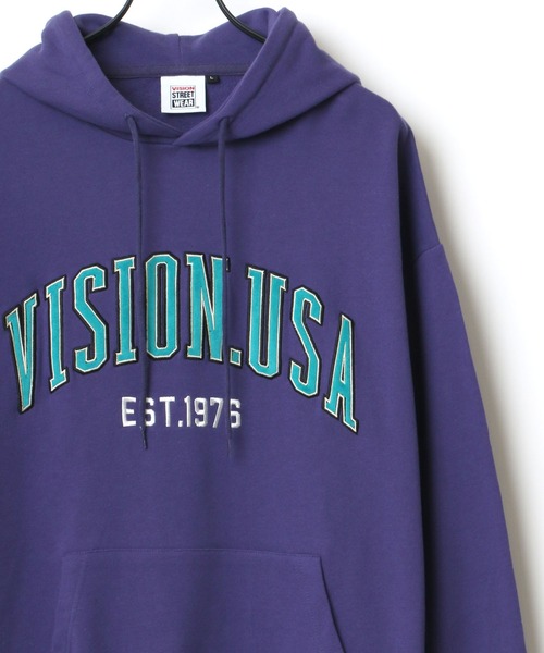 VISION STREET WEAR(ヴィジョンストリートウェア)の「VISION STREET WEAR/ヴィジョンストリートウェア ビッグシルエット ベロアワッペン カレッジ ロゴ スウェット パーカー(パーカー・メンズ・チャコールグレー/パープル/オートミール/グレー系その他・LL/M/L)」の4枚目の写真