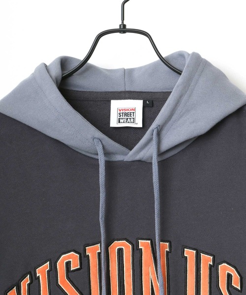 VISION STREET WEAR(ヴィジョンストリートウェア)の「VISION STREET WEAR/ヴィジョンストリートウェア ビッグシルエット ベロアワッペン カレッジ ロゴ スウェット パーカー(パーカー・メンズ・チャコールグレー/パープル/オートミール/グレー系その他・LL/M/L)」の9枚目の写真