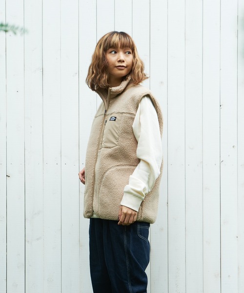 OUTDOOR PRODUCTS(アウトドアプロダクツ)の「【OUTDOOR PRODUCTS/アウトドアプロダクツ】防風ボアベスト ユニセックス ワンポイントブランドロゴ(ブルゾン・メンズ・オフホワイト/アイボリー/ベージュ/カーキ・SMALL/LARGE/X-LARGE/MEDIUM)」の3枚目の写真