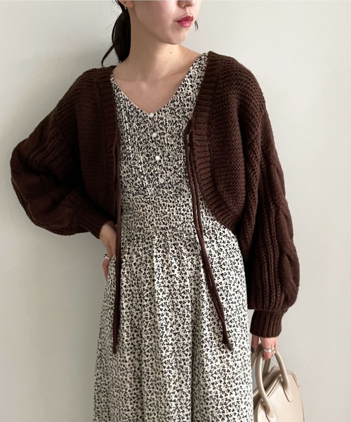 archives（アルシーヴ）の「【web限定item】花柄長袖プリーツ