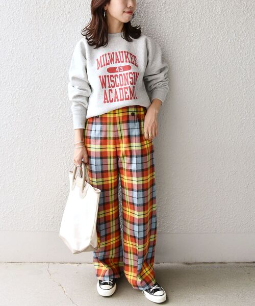 Champion（チャンピオン）の「Champion:〈ウォッシャブル〉リバースウィーブ クルーネック カレッジ ロゴ スウェット（スウェット・レディース・ナチュラル/ライトグレー・ONE SIZE）」の16枚目の写真