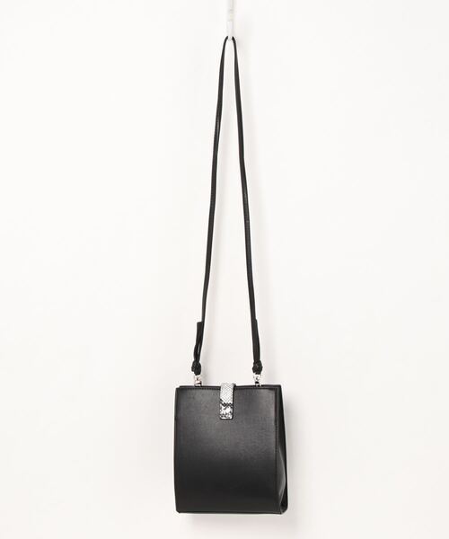 JUNRED(ジュンレッド)の「バックルポイントミニショルダーバック(ショルダーバッグ・レディース・ブラック/ブラック系その他2・FREE)」の6枚目の写真