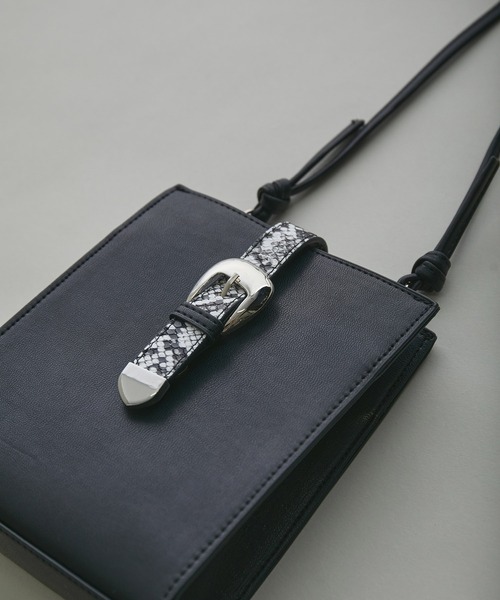 JUNRED(ジュンレッド)の「バックルポイントミニショルダーバック(ショルダーバッグ・レディース・ブラック/ブラック系その他2・FREE)」の8枚目の写真